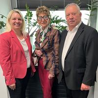 Foto: Präsidentin Ingrid Korosec und Landesobmann Ing. Rudolf Strommer begrüßen die neue Landesgeschäftsführerin Karin Oberfeichtner
