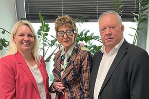 Foto: Präsidentin Ingrid Korosec und Landesobmann Ing. Rudolf Strommer begrüßen die neue Landesgeschäftsführerin Karin Oberfeichtner