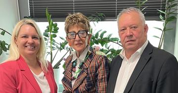 Foto: Präsidentin Ingrid Korosec und Landesobmann Ing. Rudolf Strommer begrüßen die neue Landesgeschäftsführerin Karin Oberfeichtner